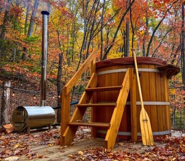 Copperhill House | Magical Treehouse Romantic Hot Tub and Sauna
