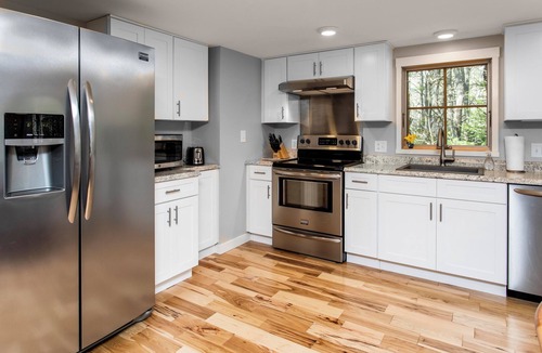 Freeport House | Maine Barn Hideaway- 2nd Floor Private Guesthouse