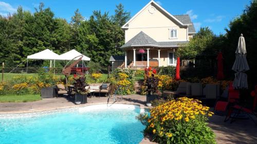 Sainte-Anne-de-la-Rochelle House | Maison aux Mésanges