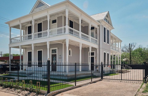 East Cesar Chavez House | MAISON REVE Romantic Luxury Historic Estate for Stays, Gatherings, Photoshoots