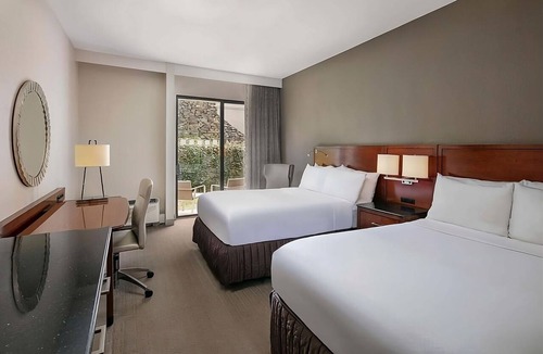 Executive Park Hotel | Make Your Trip More Enjoyable! 4 Relaxing Units, Pets Allowed, Parking, Pools!