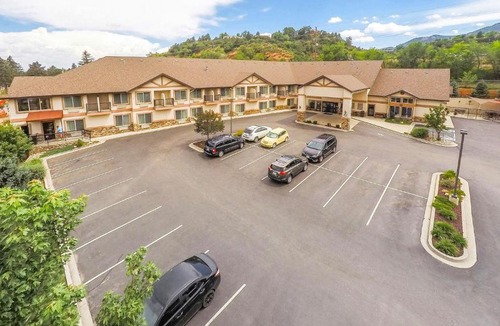 Manitou Springs Hotel | Manitou Pikes Peak Hotel