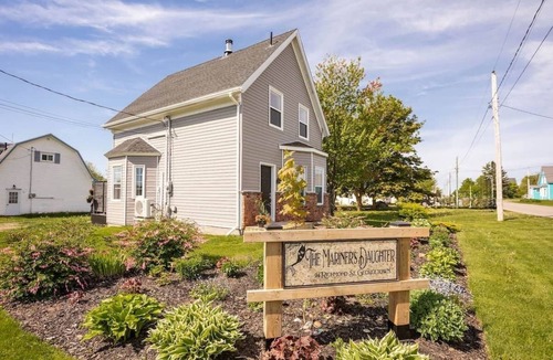 Georgetown House | Mariner’s Daughter 3bdrm house in seaside village