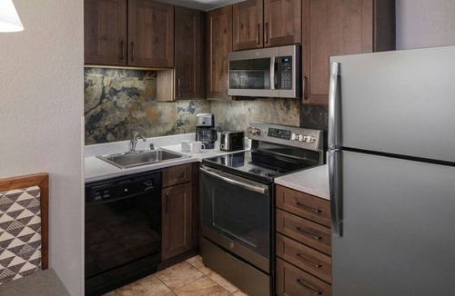 Peak 9 Condo | Marriott Mountain Valley Lodge Breckenridge Luxury Studio