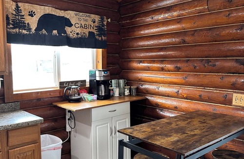 Butte Cabin | Marvelous 2-bedroom cabin in tranquil Palmer perfect for relaxing getaway