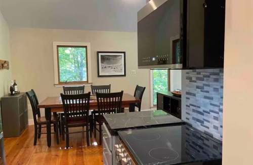 Intervale Ski Chalet | Marvelous 3-bedroom chalet in charming Bartlett for your getaway