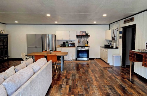 Susitna North Apartment | Massive 1,000 SqFt Talkeetna Basecamp Near Susitna River and Talkeetna Spur Road
