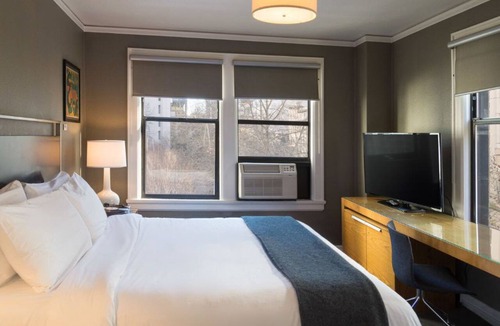 Belltown Hotel | Max King | Opulent Bed & Craft Beer Hours