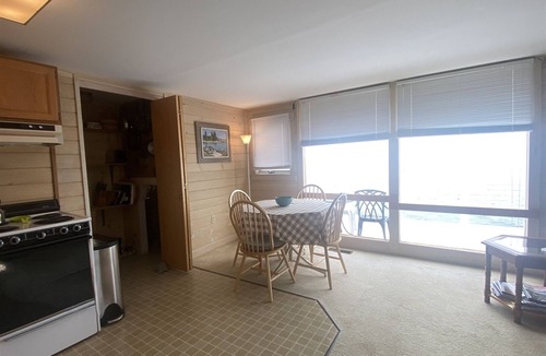 New Harbor Apartment | McFarland Shore/New Harbor