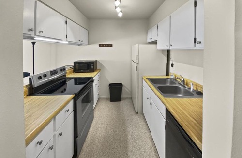 Fraser Apartment | Meadow Ridge Court 23-3 condo
