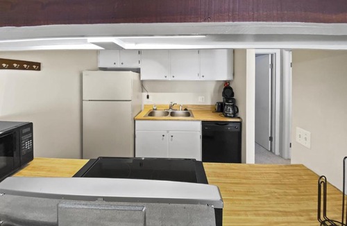 Fraser Apartment | Meadow Ridge Court 23-3 condo