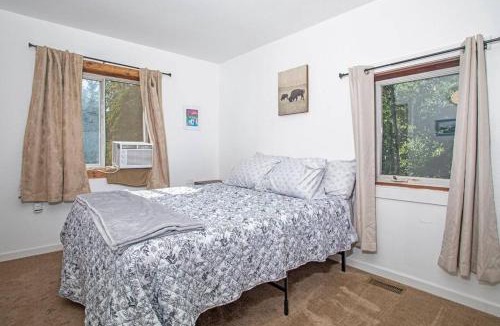 Badger House | Meadow Rue Hideaway Near Fairbanks & Aurora Views