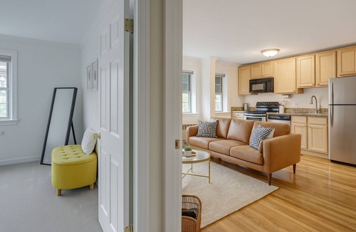 Hale Condo | MidMod 2bdrm with rooftop, walk to Rose Medical