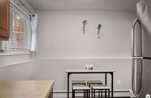 Turnagain House | *Midnight Sun Suite*5 mins to Airport *Fast Wifi*