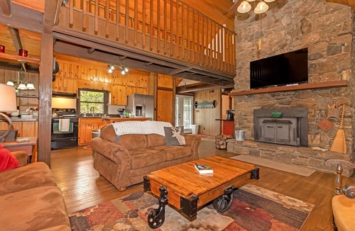 Pisgah Forest Cabin | Mine Mountain Cabin, convenient location! Rustic Log Cabin