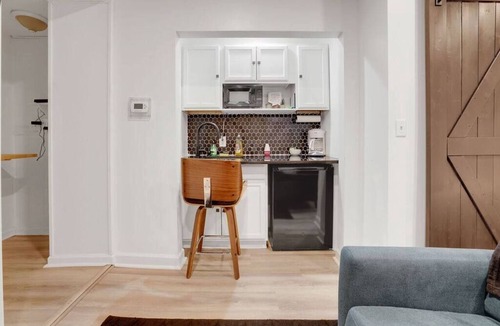 German Village Apartment | Minimalist Modern Suite Near German Village