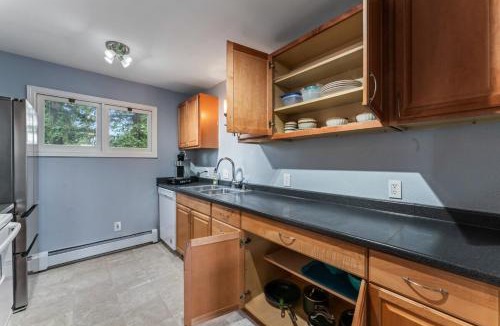 Spenard House | Minutes From Airport-Shared Space-WIFI