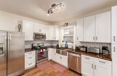 Columbus House | Minutes to Hospital, Cozy 3BR w/Game Room, Family-Friendly