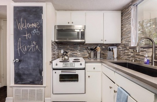 Zilker House | Minutes to it all! Restaurants, Parks, Trails. Pet's Ok