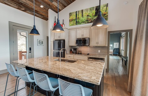Warrensville House | MISTY GLEN. Modern Mnt Retreats. The Buckeye.