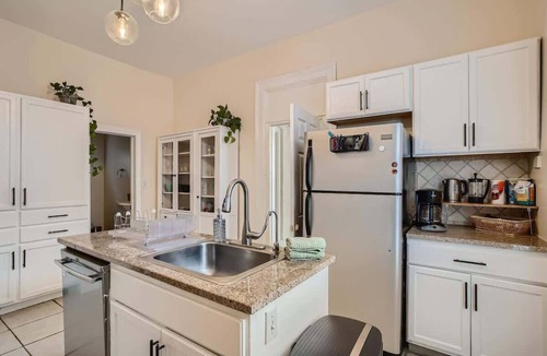 Lincoln Park House | Mod Downtown Perfection, 3BD w/Patio, Fast WIFI