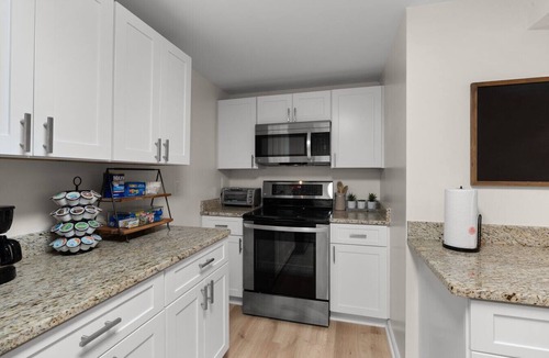 Acworth Condo | Modern 1 BR Basement Suite Near LakePoint & KSU