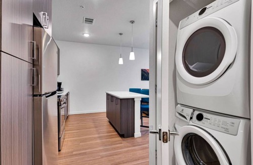 Jewell Heights - Hoffman Heights Apartment | Modern 1B1B near DIA and Anschutz