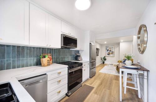 Picnic Point-North Lynnwood Apartment | Modern 1BR Designer's Oasis 1min to I-5, Costo