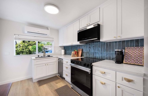 Picnic Point-North Lynnwood Apartment | Modern 1BR Designer's Oasis 1min to I-5, Costo