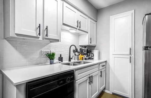 Brentwood Apartment | Modern 1BR Retreat | Pool | 10 Minutes to Austin