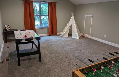 Rockbridge House | Modern 2 BD cabin with hot tub & Games & Central Loc