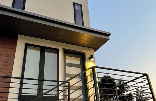 Berkeley House | Modern 2-bedroom townhouse with mountain views