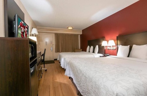 Columbus Hotel | Modern 2-Room Escape Near Downtown Art District Highlights