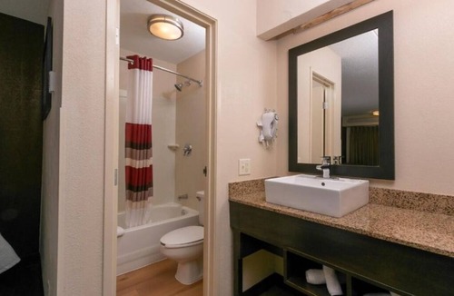 Columbus Hotel | Modern 2-Room Escape Near Downtown Art District Highlights