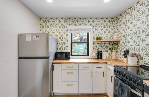 Manitou Springs Apartment | Modern 2BR in Manitou Springs, Walk Downtown