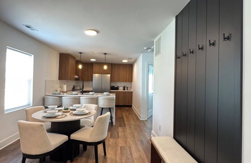 Springfield Apartment | Modern 3-bedroom apartment by The Wittenberg Steemer