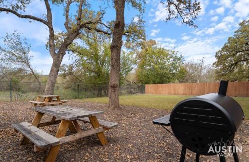 Lakeland Park Apartment | Modern 3BR 3BA in Steiner Ranch w Balcony Dining Yard w Grill by Austin Vacay