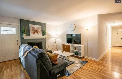 Parker Lane House | Modern 3BR Home Near South Congress