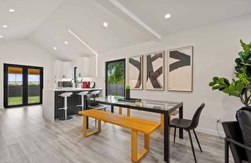 Austin House | Modern 5BR | 14 Guests | Hot Tub | Mins to DT SXSW