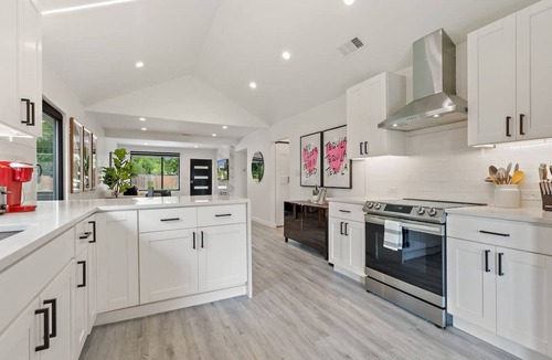 Austin House | Modern 5BR | 14 Guests | Hot Tub | Mins to DT SXSW