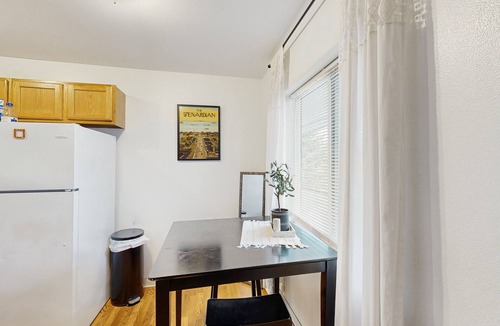 North Star Apartment | Modern apartment in convenient midtown location with WiFi & full kitchen