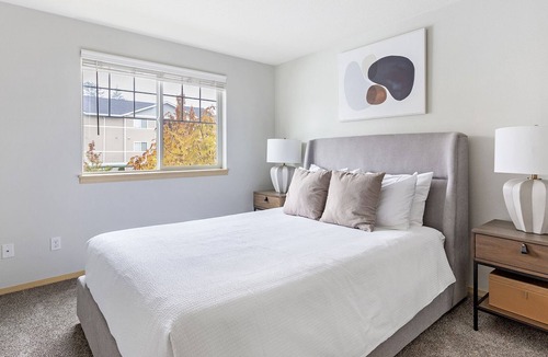 Vancouver Apartment | Modern Apartment in Prime Location (ID1221X280)