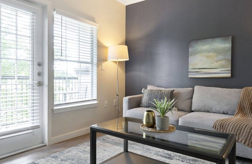 Falconhead Apartment | Modern Apartment in Prime Location (ID7889X93)