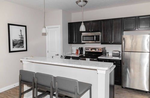 Lewis Center Apartment | Modern Apartment in Prime Location (ID5458)