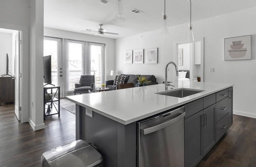 Austin Apartment | Modern Apartment in Prime Location (ID1403X653)