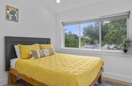 Montopolis Apartment | Modern Apartment in Prime Location (ID1377X584)
