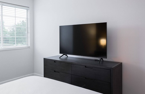Fort Wright Apartment | Modern Apartment in Prime Location (ID6484X14)