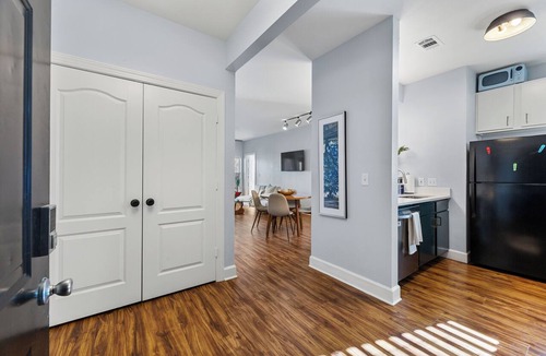 East Riverside - Oltorf Condo | Modern Apartment with Private Patio + Pool, 10 Mins to DT!