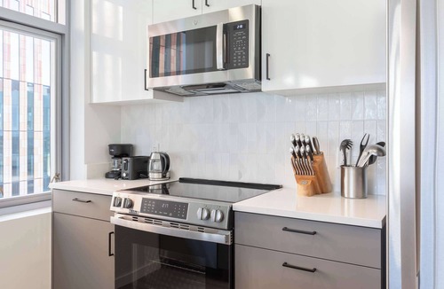 East Cambridge Apartment | Modern Apt - Easy Transit Access