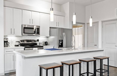 Montopolis Apartment | Modern Austin 2BR 2B Apt. w/Pool, Parking & WIFI